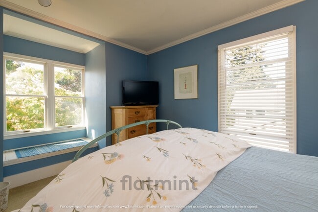 Building Photo - 750 N 75th St