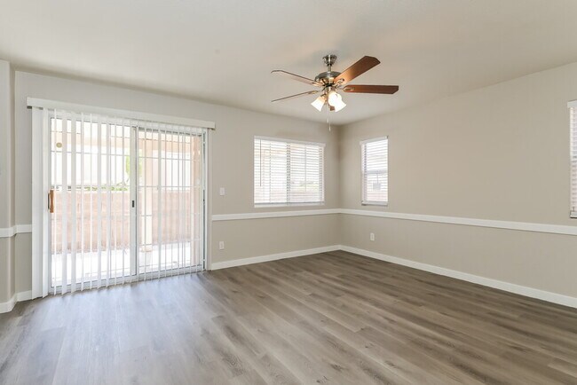 Building Photo - 5454 Dungaree St