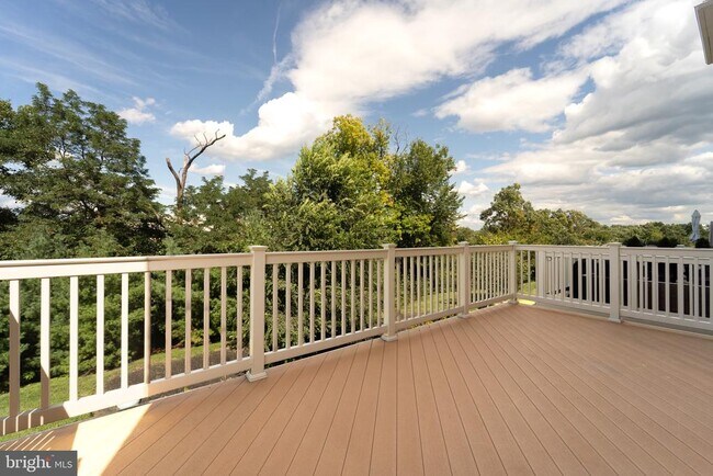 Building Photo - 10225 Hilltop Ascent Dr