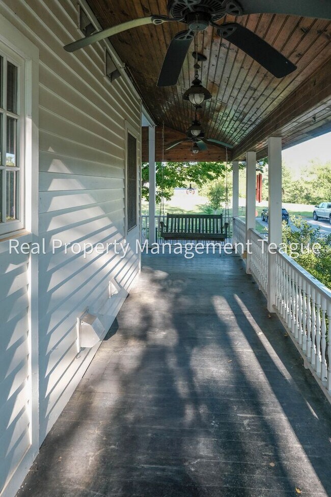 Building Photo - Dream home in Altamont