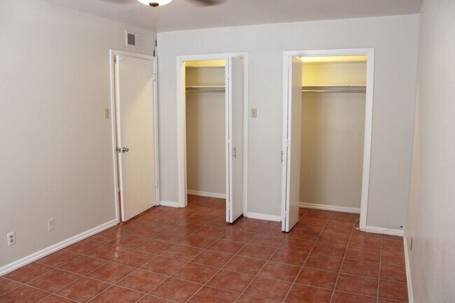 Building Photo - RENOVATED 2-BEDROOM CONDO AT THE GEORGIAN