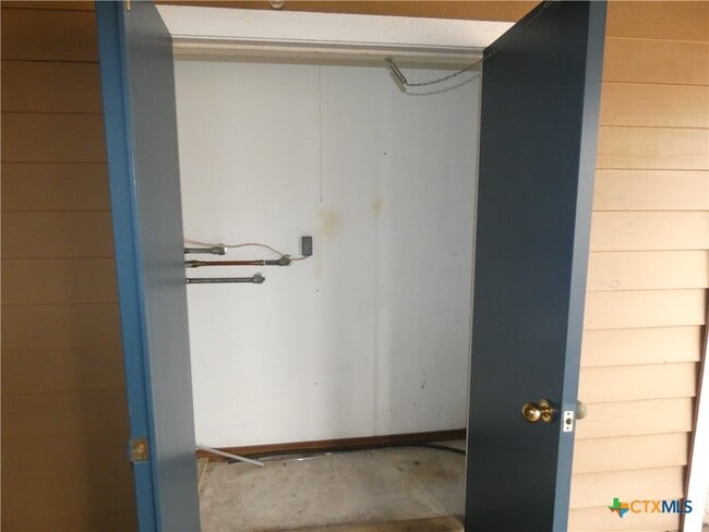 Building Photo - 14745 Babcock Rd