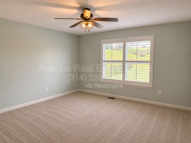 Building Photo - 1016 Westlake Village Dr