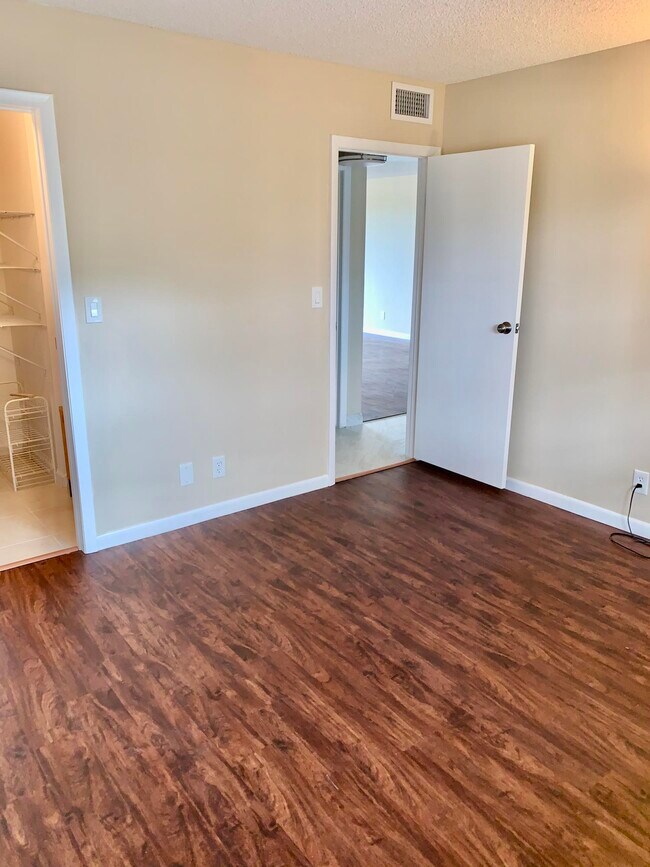Building Photo - 3100 W Rolling Hills Cir