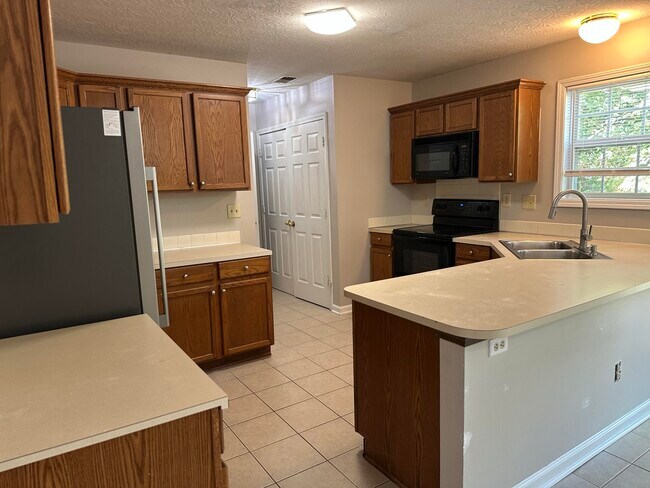 Building Photo - 581 Rhodora Ridge