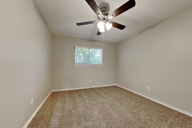 Building Photo - 5402 Woodville Ln