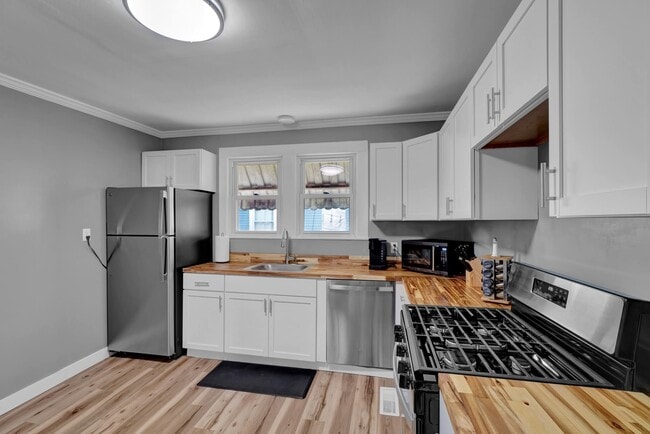 Building Photo - 1709 Clay St