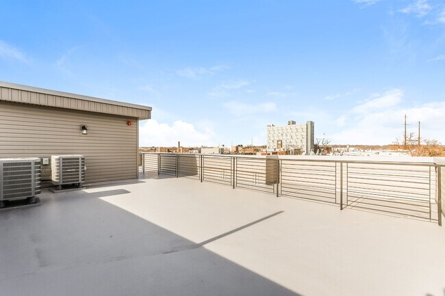 Building Photo - 953 Belmont Ave