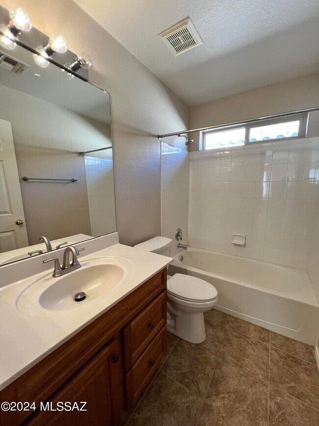 Building Photo - 8820 N Mesquite Bluffs Pl