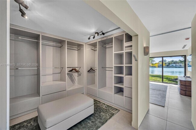 Building Photo - 1170 S Biscayne Point Rd