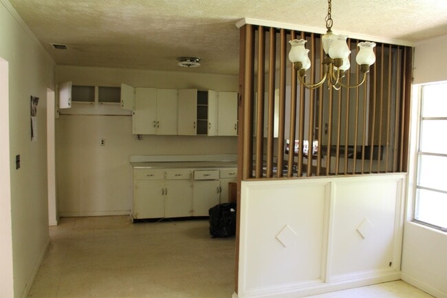 Building Photo - 904 Riley St