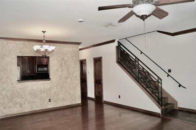 Building Photo - 3018 Holly Hall St
