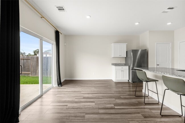 Building Photo - 7810 Pink Dahlia Dr