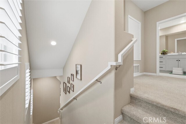 Building Photo - 155 Spectacle