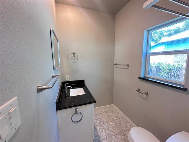 Building Photo - 2903 Carpenter Ave
