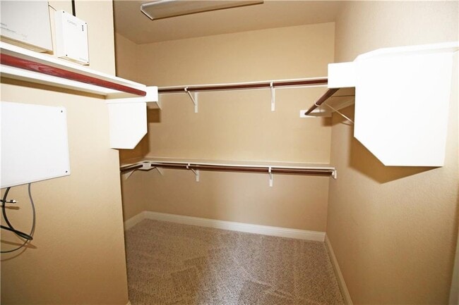 Building Photo - 3921 Sapphire Loop