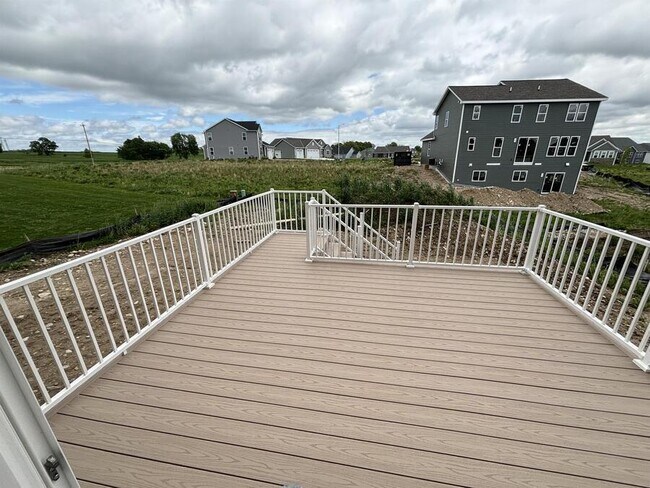 Building Photo - 670 Lambert Dr