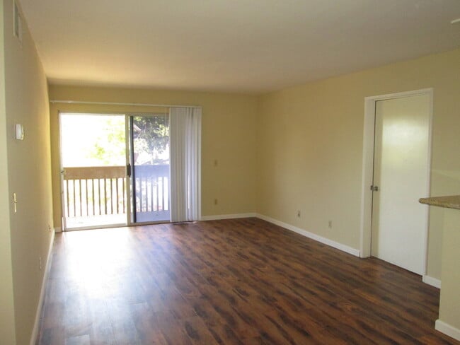 Building Photo - 2 Bedroom Condo in Mission Valley