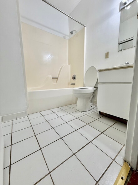 Building Photo - 3400 Betty Ln