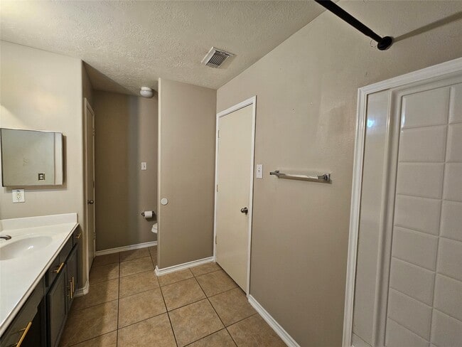 Building Photo - 13111 Cherryglade Ct