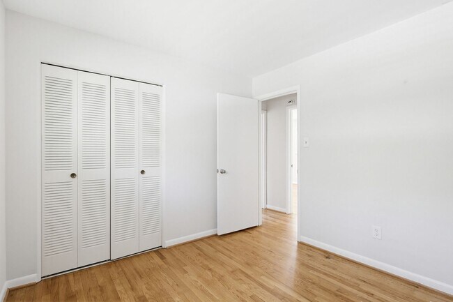 Building Photo - 9717 Hedin Dr