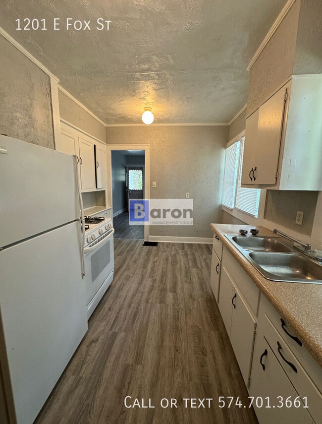 Building Photo - 1201 E Fox St