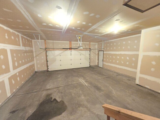 Building Photo - East Sioux Falls Twin Home