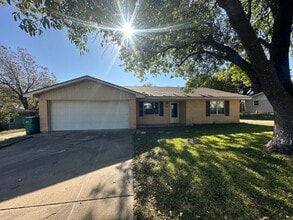 Building Photo - 115 Dawn Dr