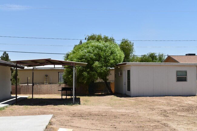 Building Photo - 330 Plantation Dr