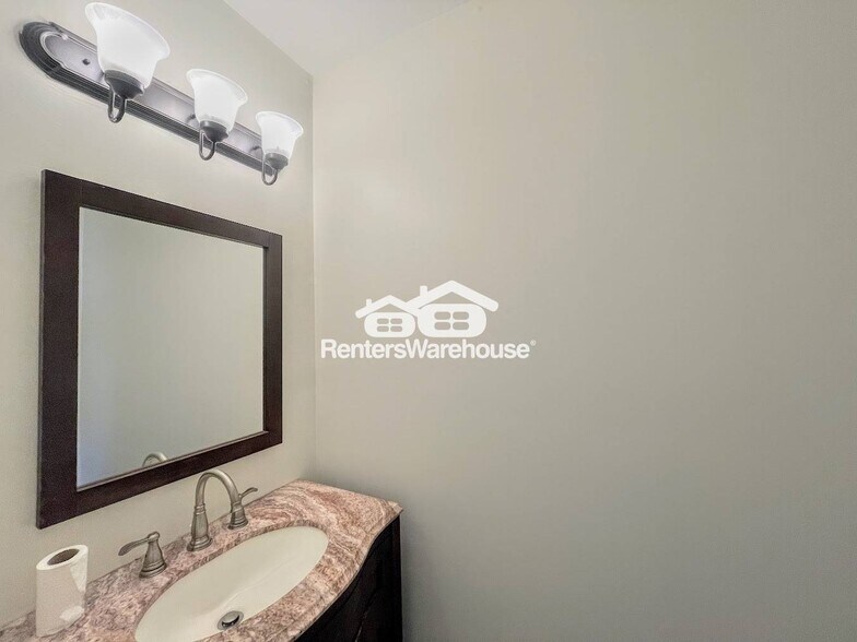 Building Photo - 700 Rumford Ct