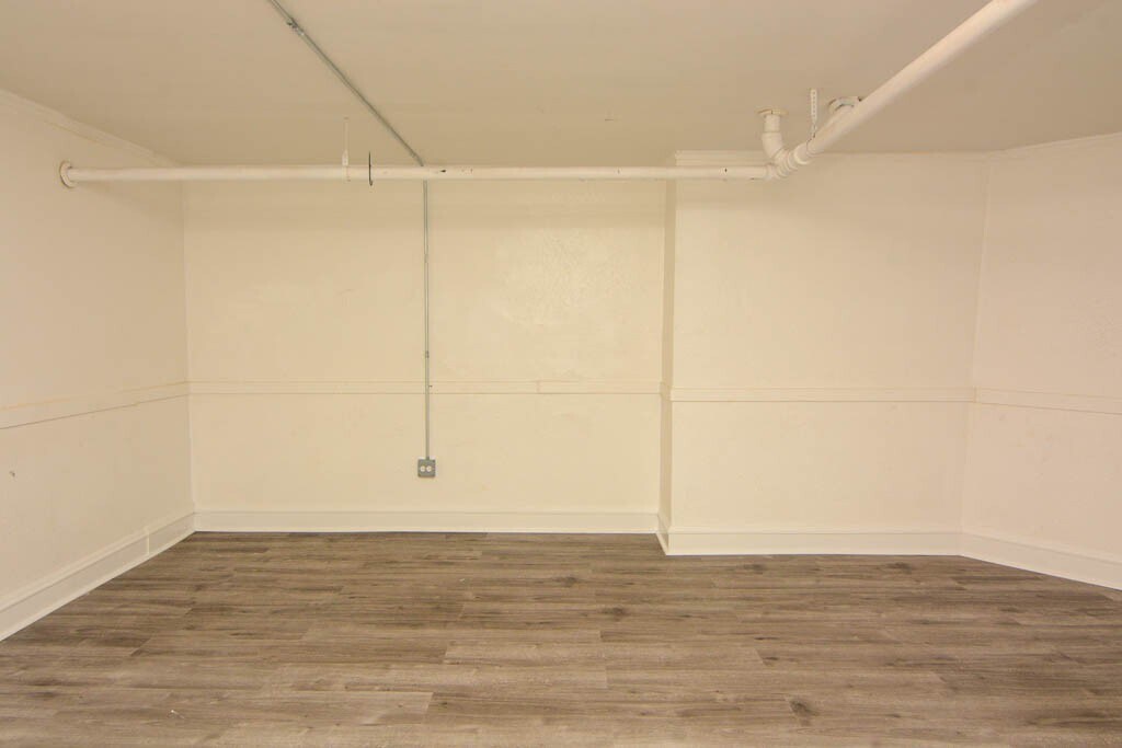 Building Photo - 5534 N Artesian Ave