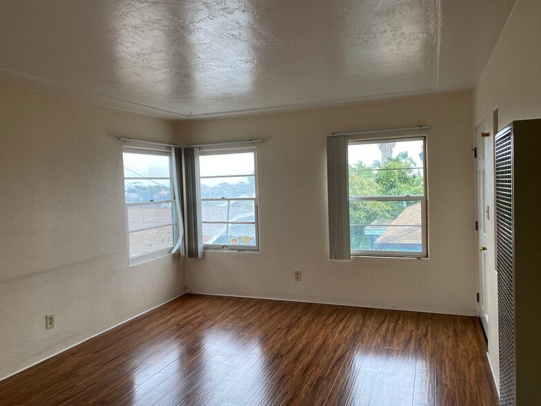 Building Photo - 2570 B St
