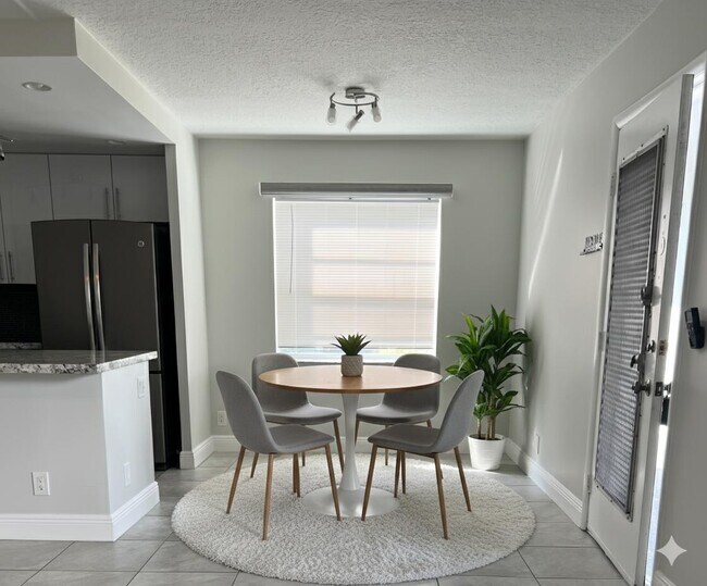 Building Photo - 150 Burgandy Way