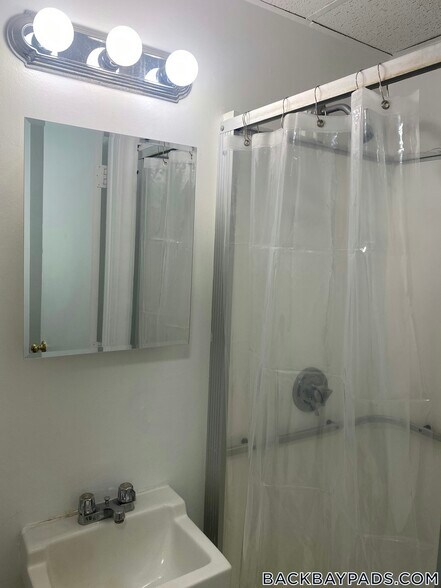 Building Photo - 405 Beacon St