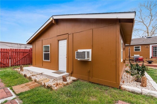 Building Photo - 4414 Diane Dr