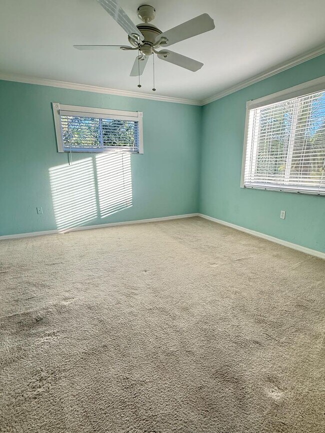 Building Photo - Stunning Sandpiper Bay 2 bed/2 bath end unit condo