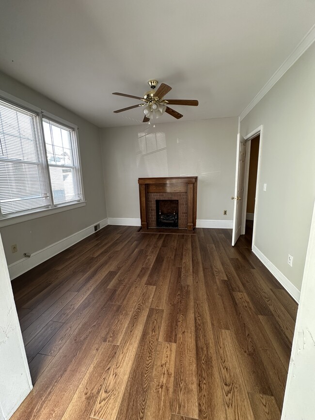 Building Photo - 437 Clark St