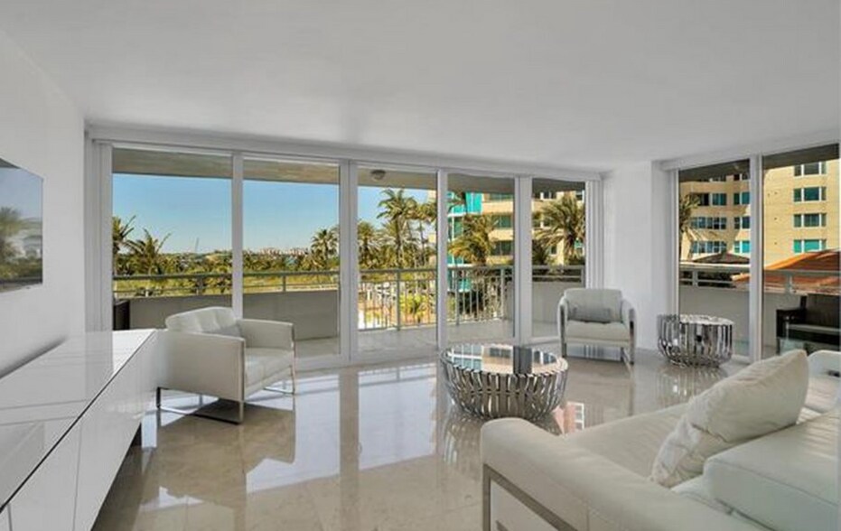 Building Photo - 400 S Pointe Dr