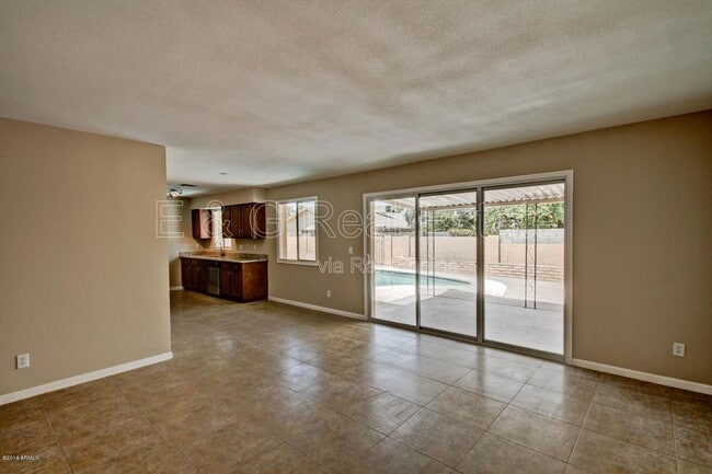 Building Photo - 1030 E Manhatton Dr