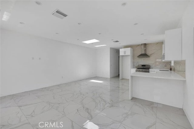 Building Photo - 634 E Valencia Ave