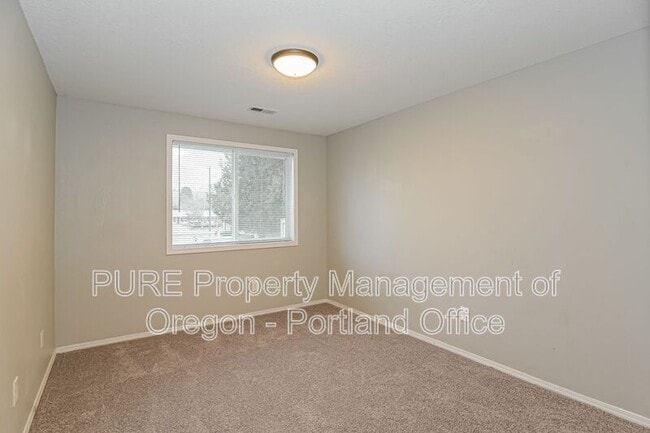 Building Photo - 16106 SE Caruthers St