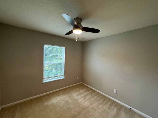 Building Photo - Available NOW!!Your Dream Home Awaits: Luxurious 3-Bedroom Oasis, Just Minutes from Daytona Beach!