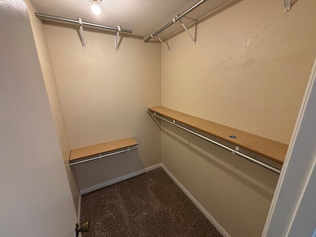 Building Photo - Spacious 3BED/3BATH Two story home located...