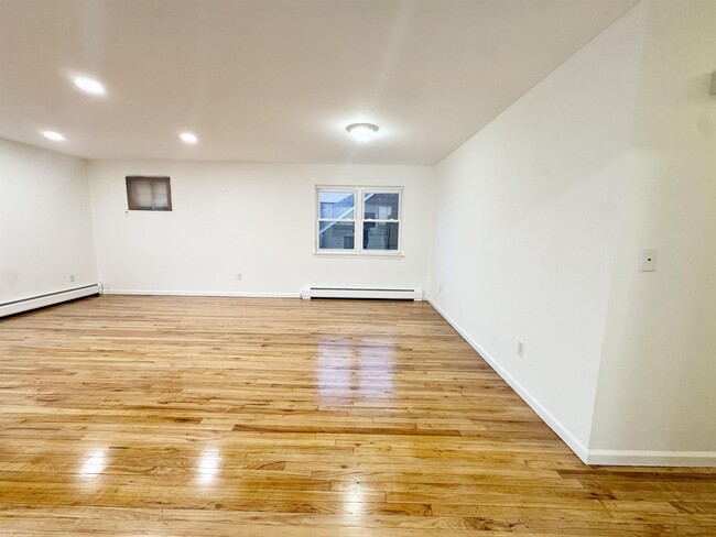 Building Photo - 1455 43rd St