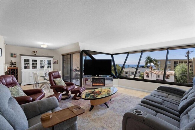 Building Photo - 230 W Laurel St