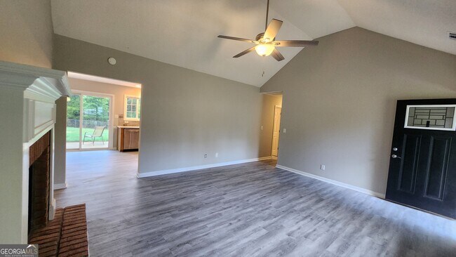Building Photo - 135 Riverside Ct