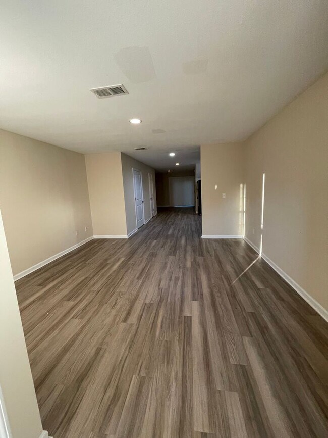 Building Photo - 3bd/2.5ba Townhouse in Northeast Columbia COMING IN JULY