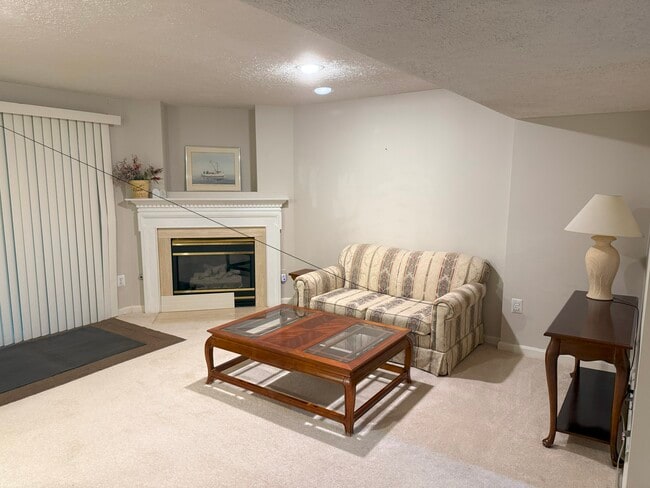 Building Photo - 13840 Ashington Ct