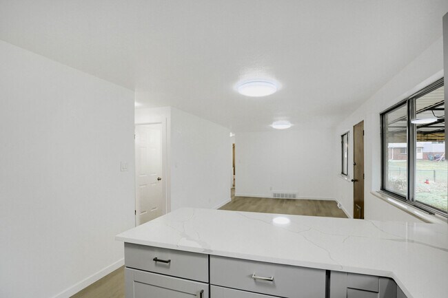 Building Photo - 375 Depew St