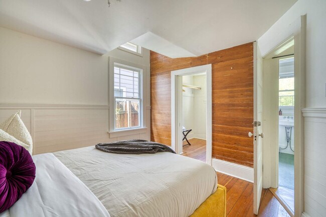 Building Photo - 1235 N Prescott St